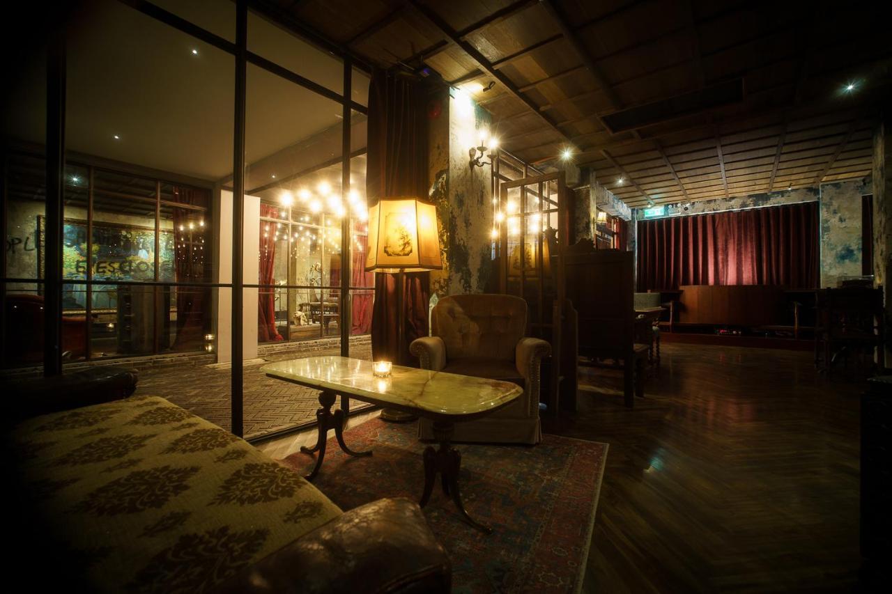 Baan Tuk Din Hotel Bangkok Ngoại thất bức ảnh